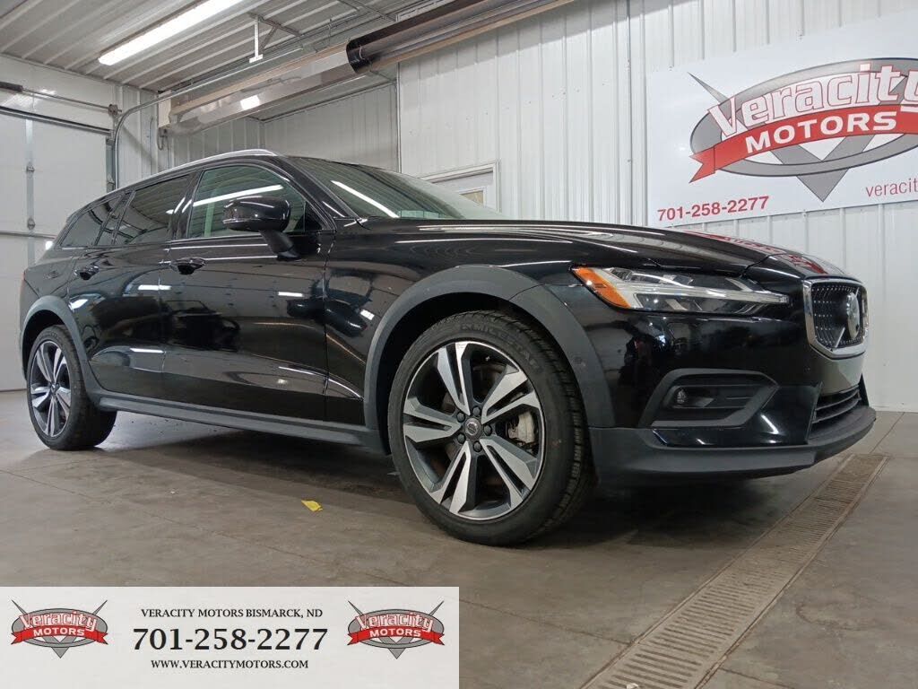 2025 VOLVO V60CC