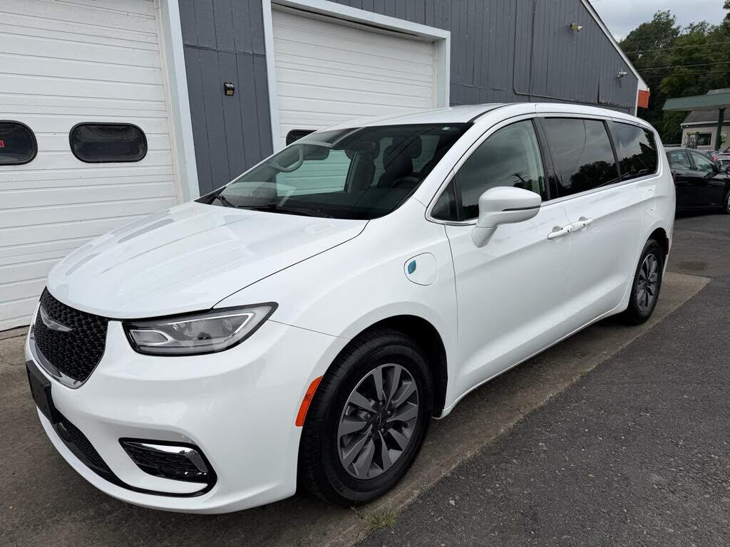 2022 CHRYSLER Pacifica
