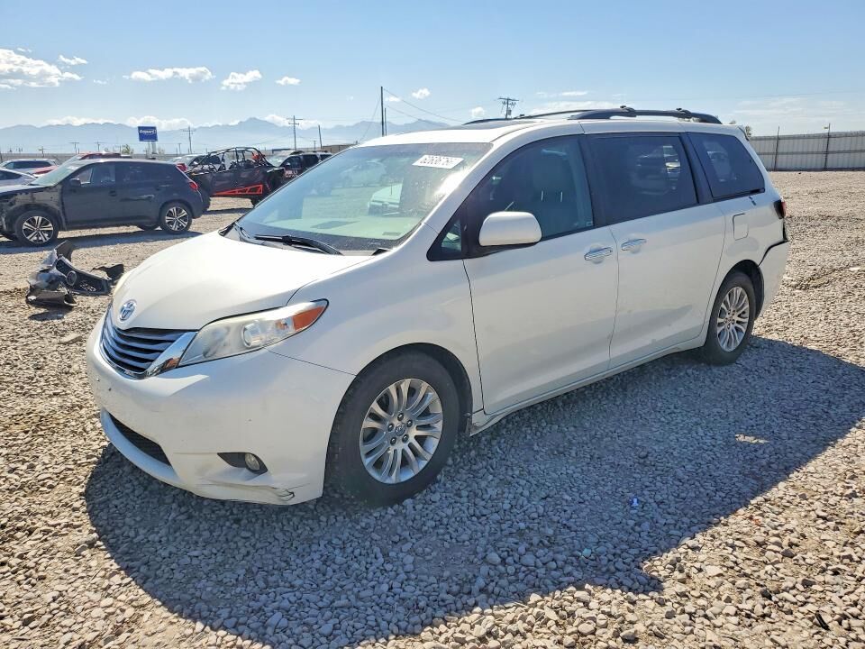 2017 TOYOTA Sienna