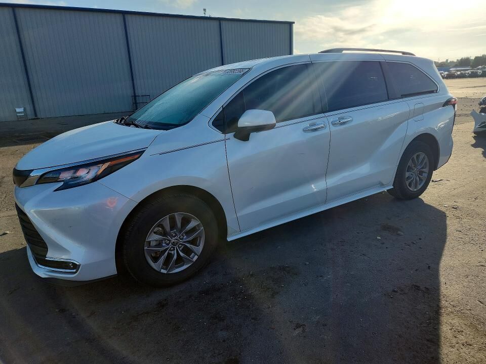2022 TOYOTA Sienna