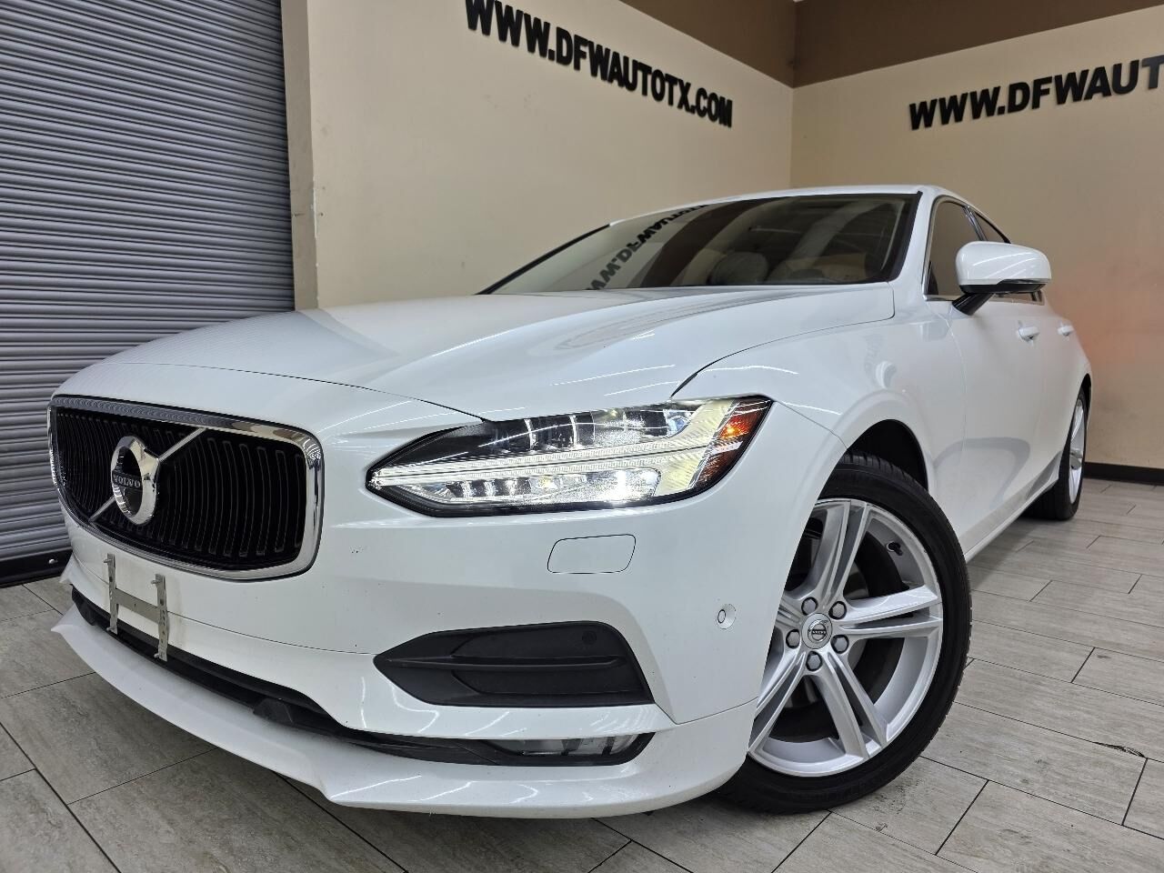 2017 VOLVO S90
