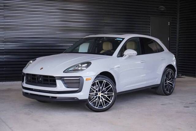 2026 PORSCHE Macan