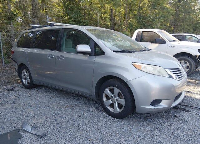 2017 TOYOTA Sienna