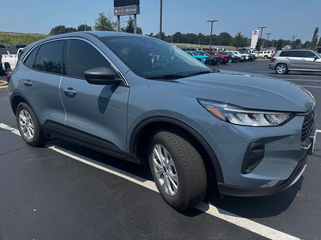 2024 FORD Escape