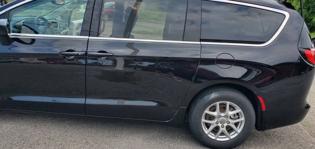 2024 CHRYSLER Voyager