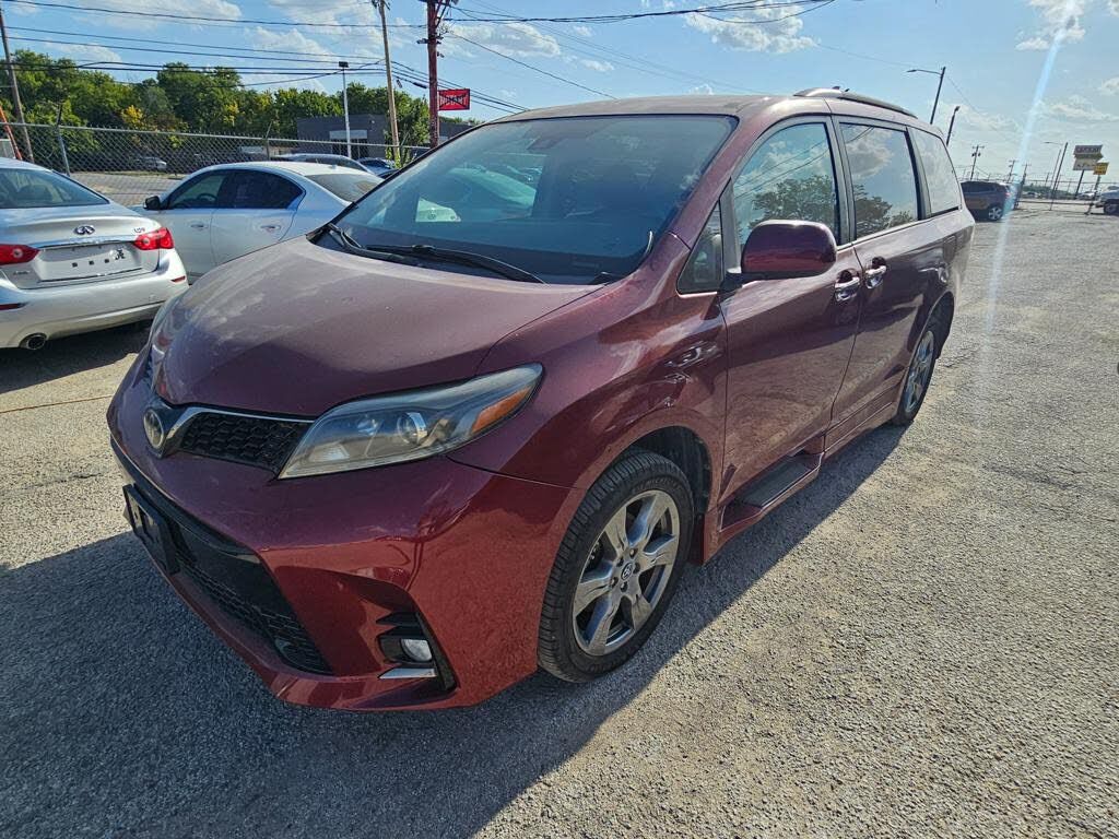 2018 TOYOTA Sienna