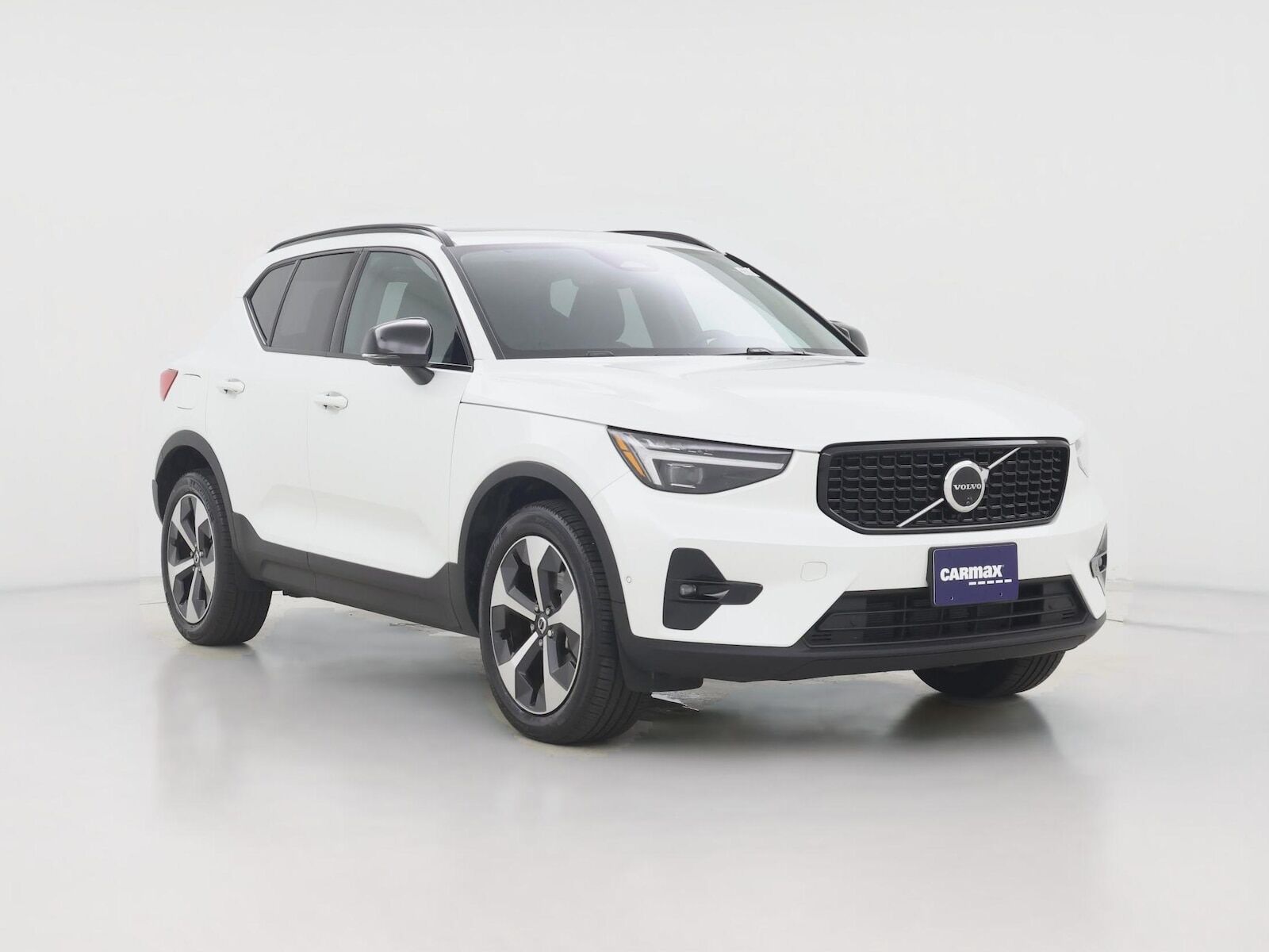 2026 VOLVO XC40