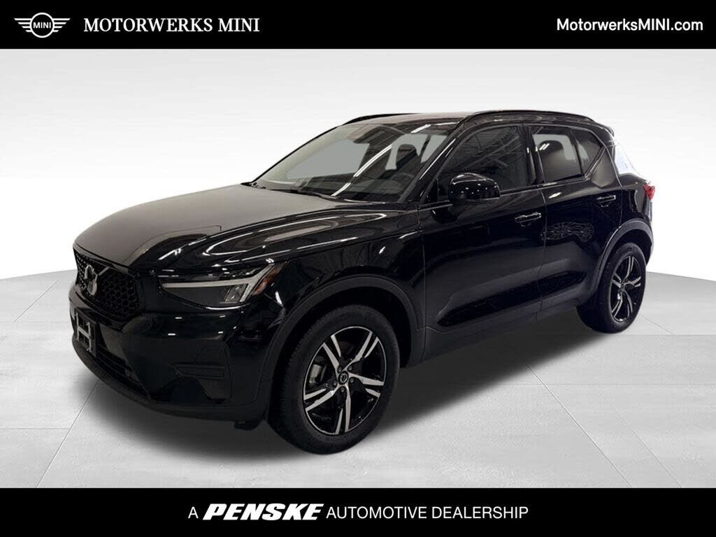 2026 VOLVO XC40
