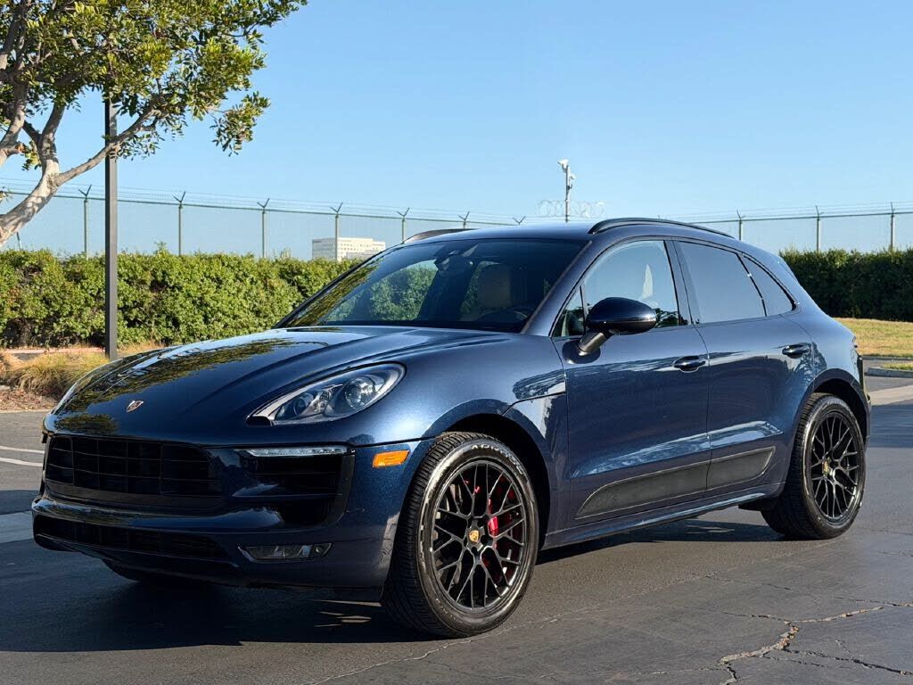 2018 PORSCHE Macan
