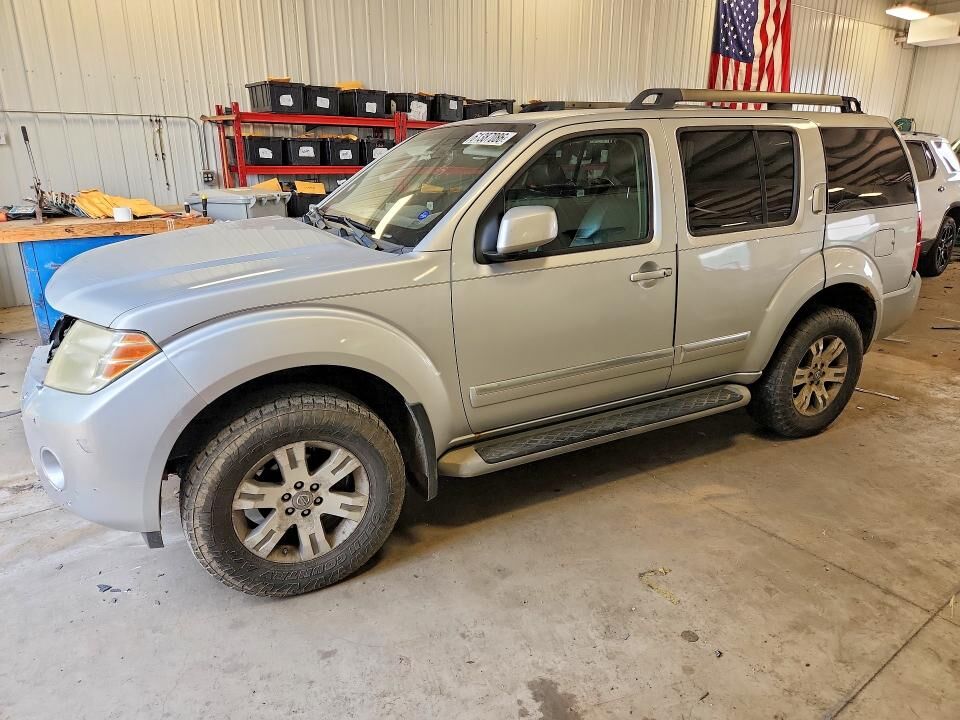 2011 NISSAN Pathfinder