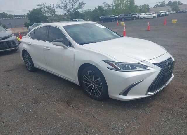 2022 LEXUS ES