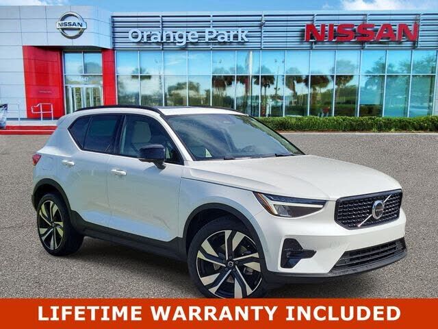 2024 VOLVO XC40