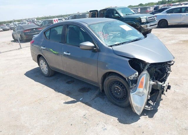 2016 NISSAN Versa
