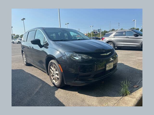 2023 CHRYSLER Voyager