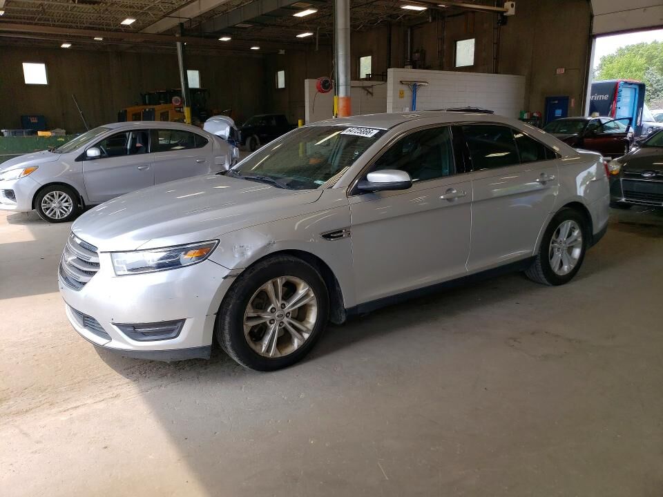 2013 FORD Taurus