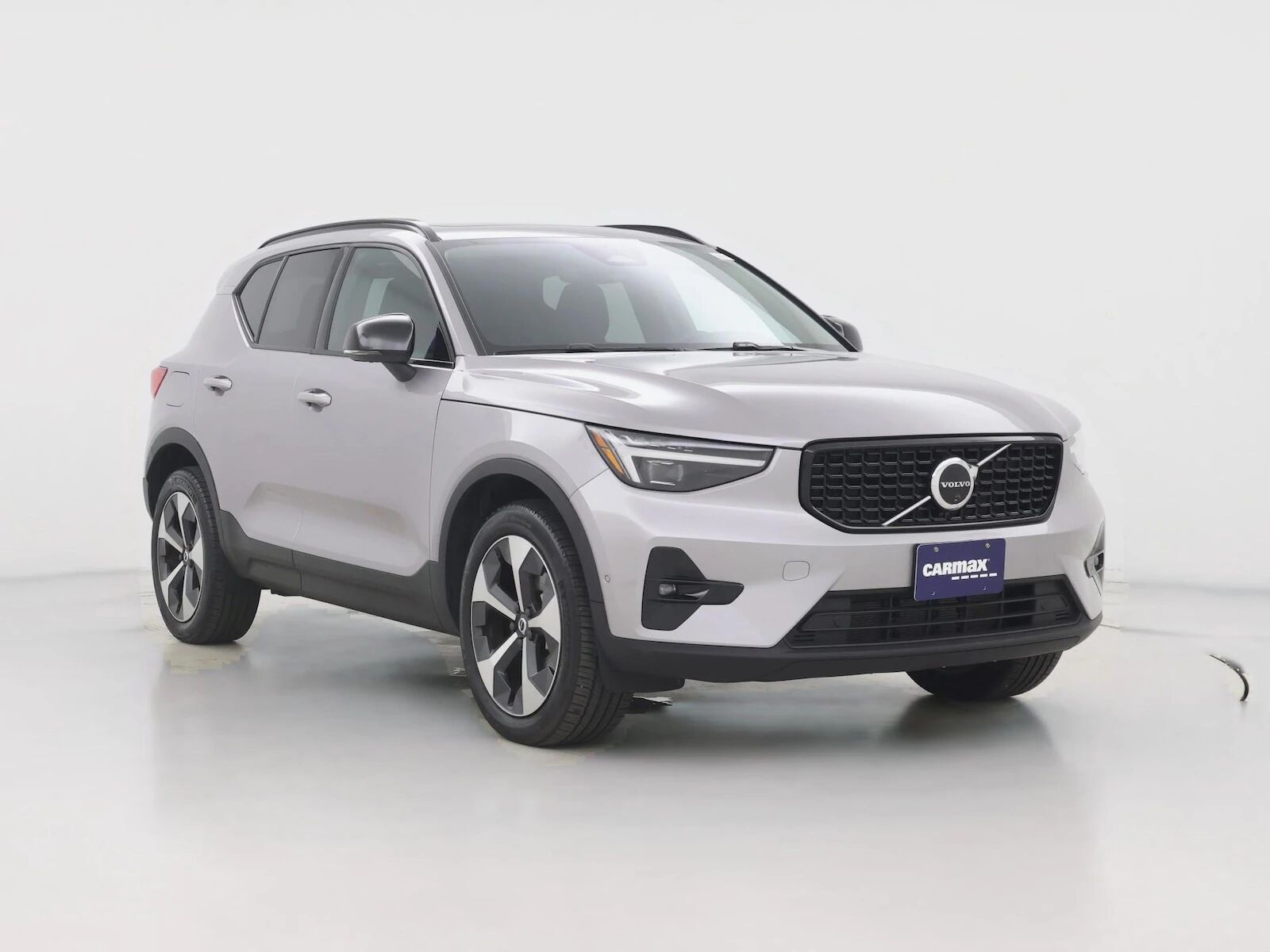 2026 VOLVO XC40