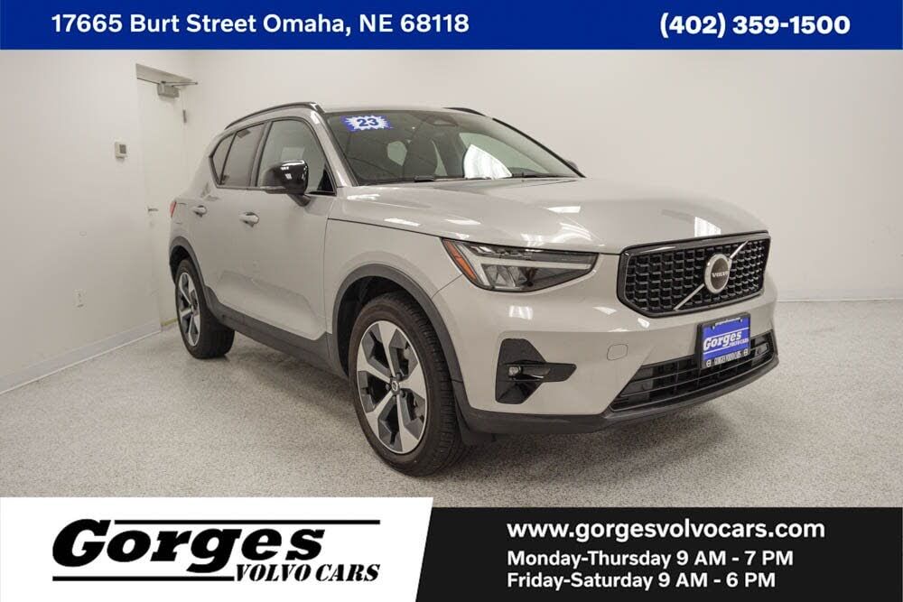2023 VOLVO XC40