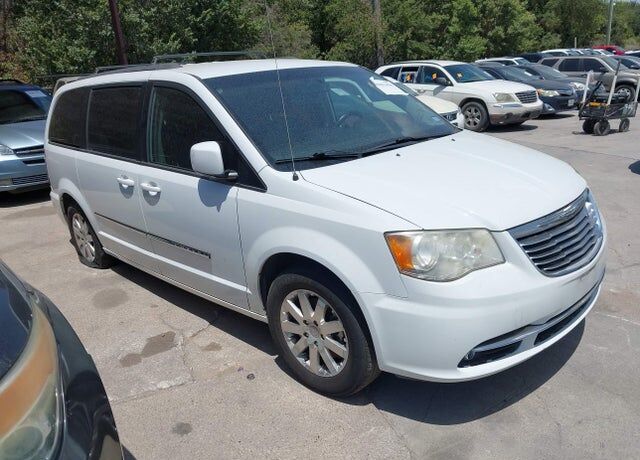 2014 CHRYSLER Town and Country