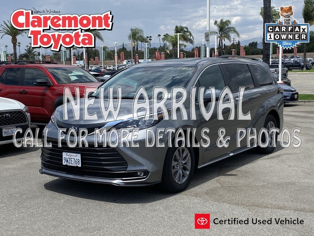2026 TOYOTA Sienna