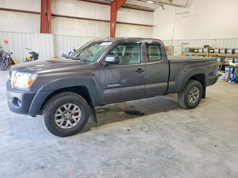 2011 TOYOTA Tacoma