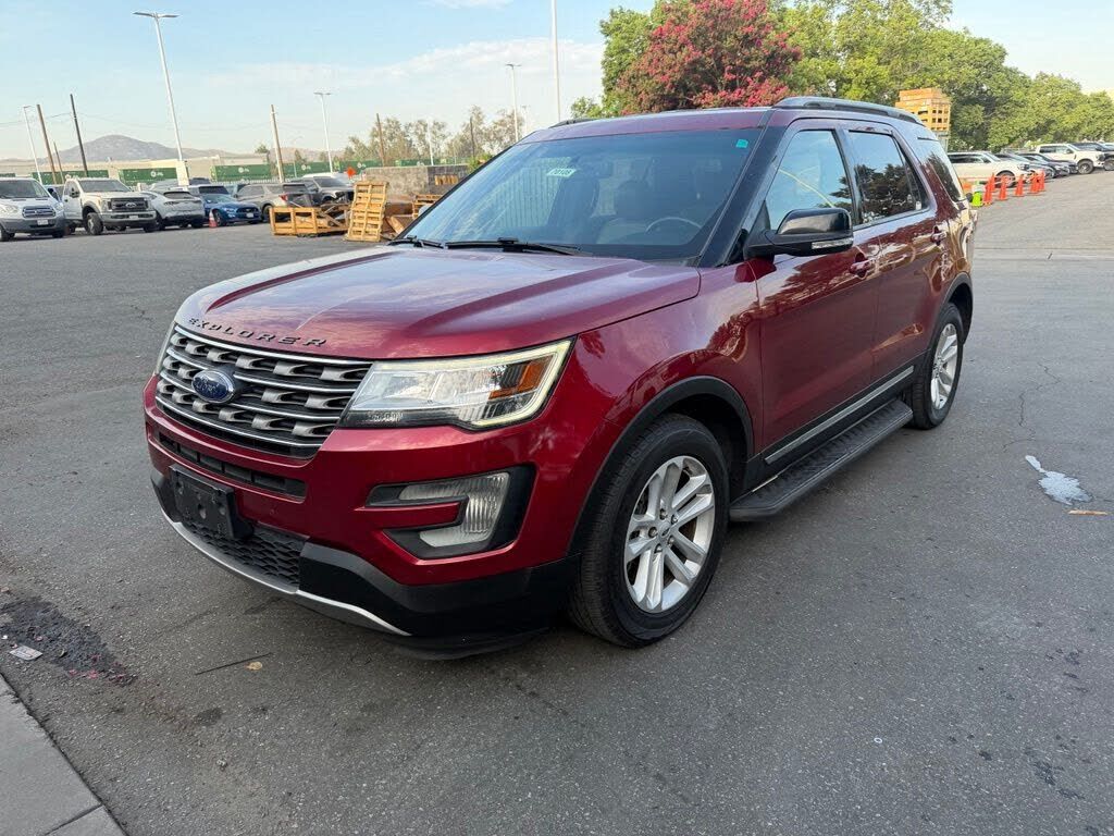 2017 FORD Explorer