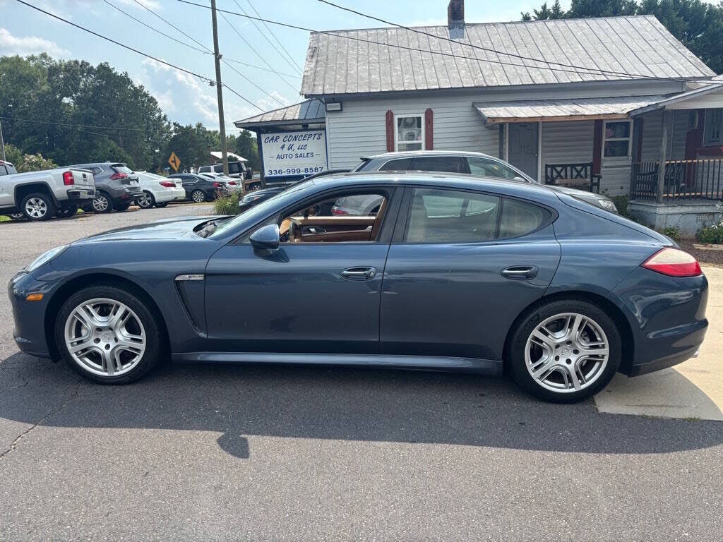 2011 PORSCHE Panamera