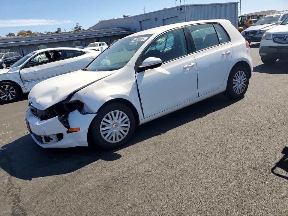 2013 VOLKSWAGEN Golf