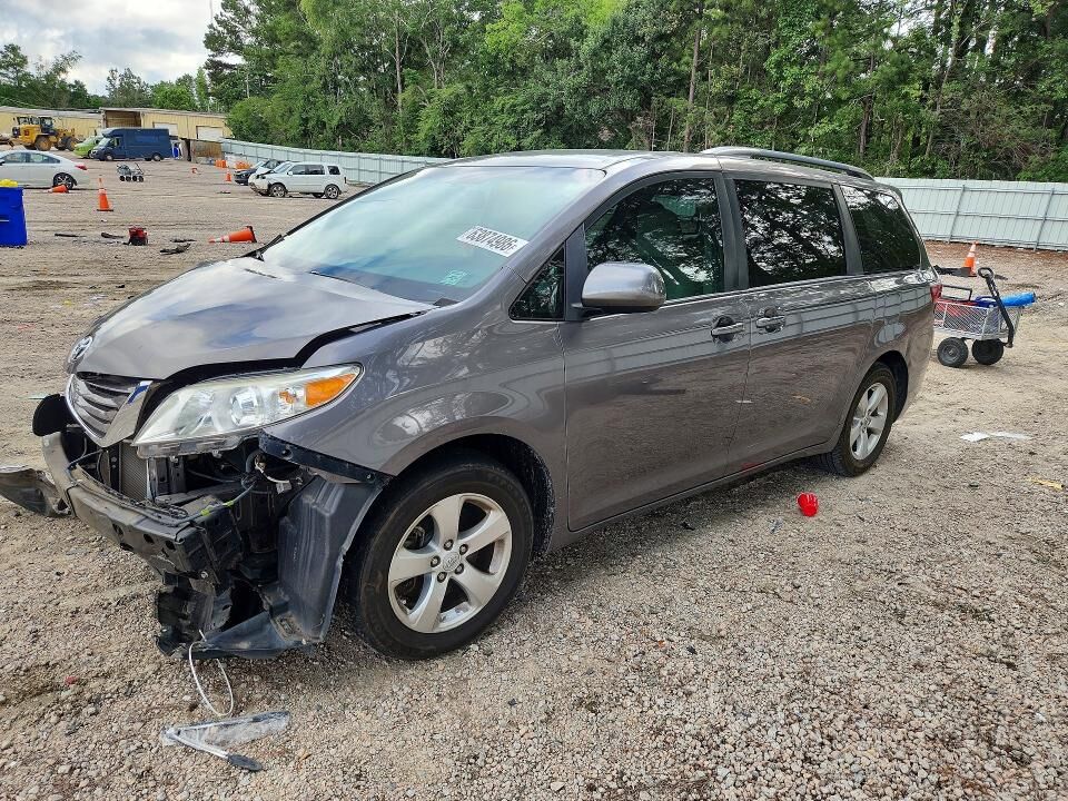 2017 TOYOTA Sienna