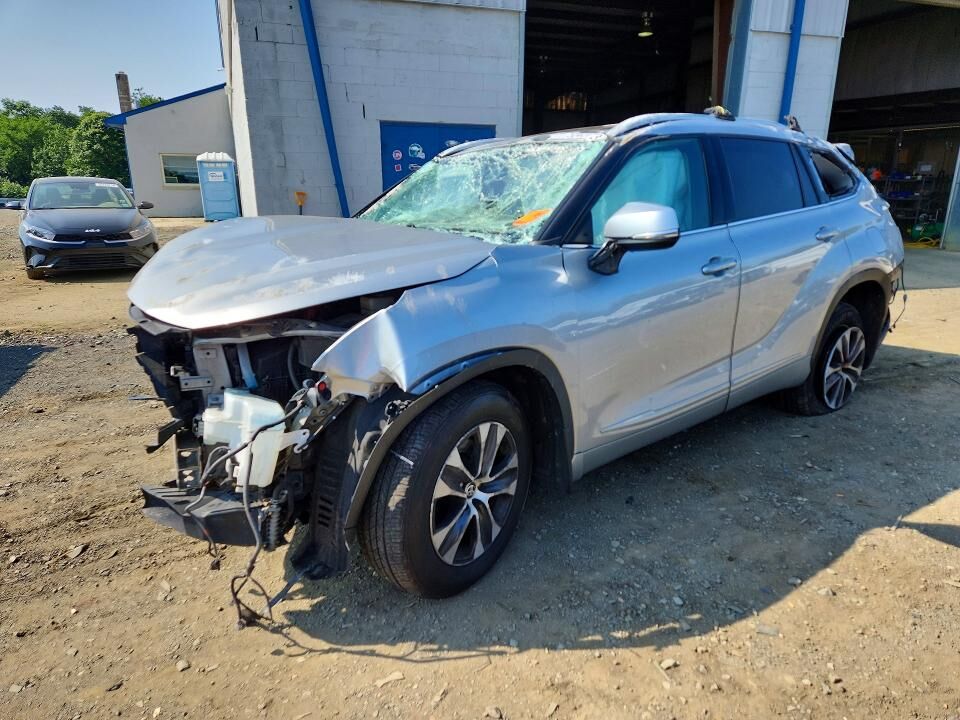 2022 TOYOTA Highlander