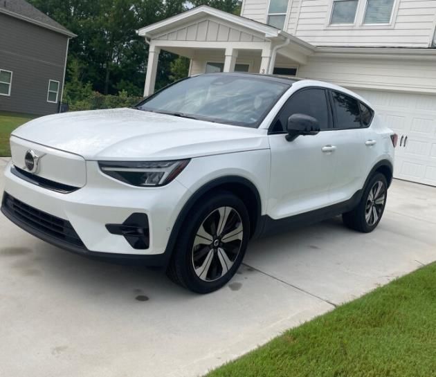 2023 VOLVO C40