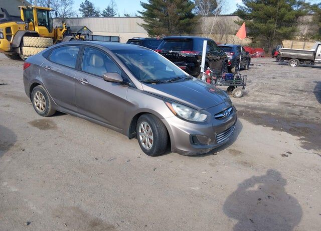 2013 HYUNDAI Accent