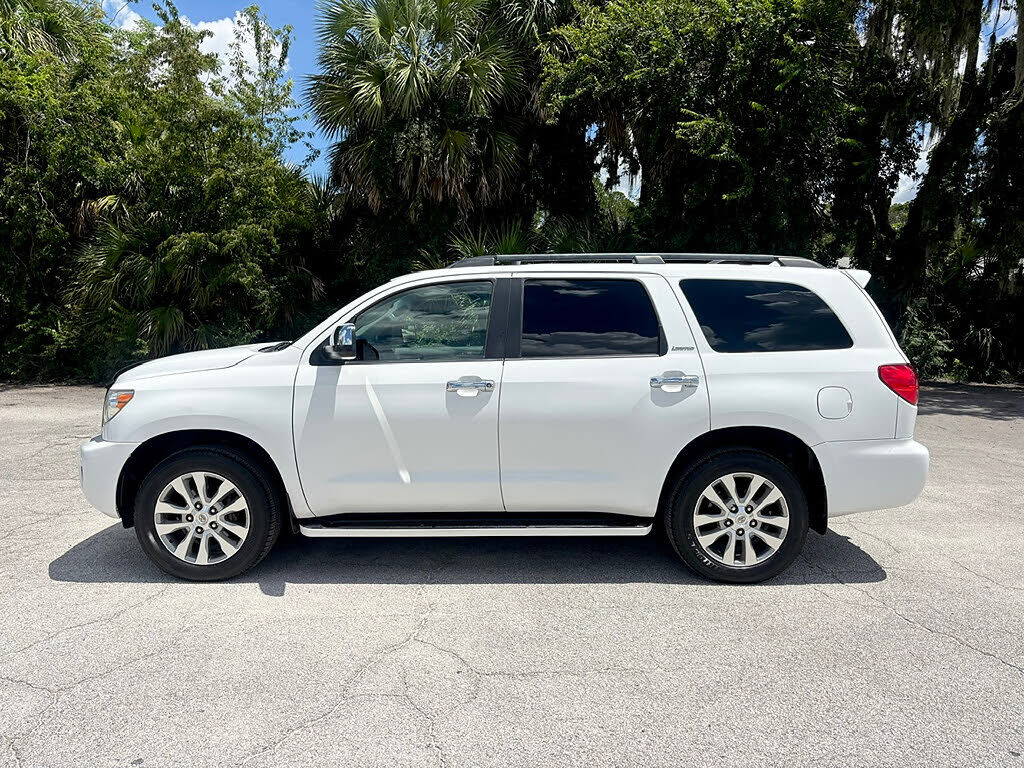 2010 TOYOTA Sequoia