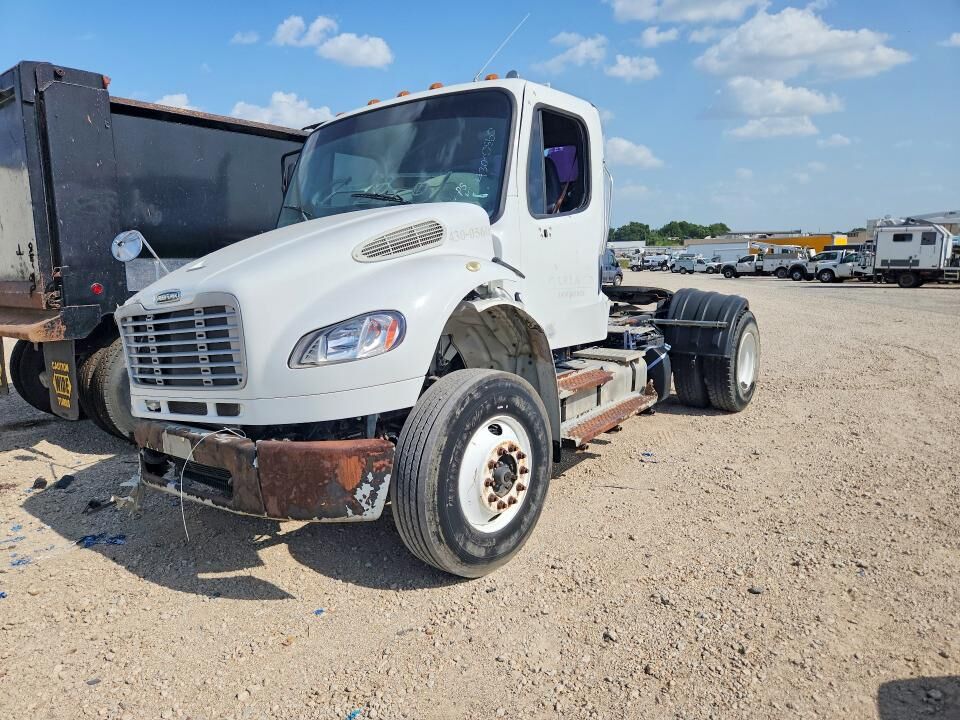 2015 FREIGHTLINER M2