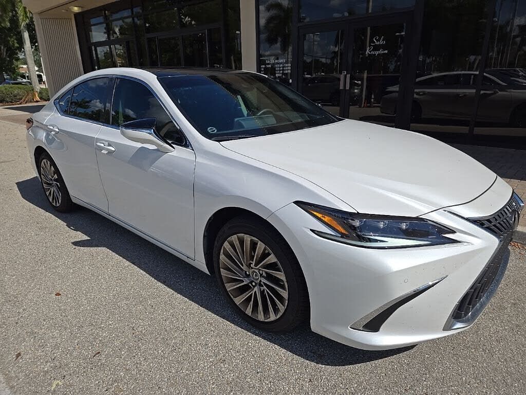 2025 LEXUS ES