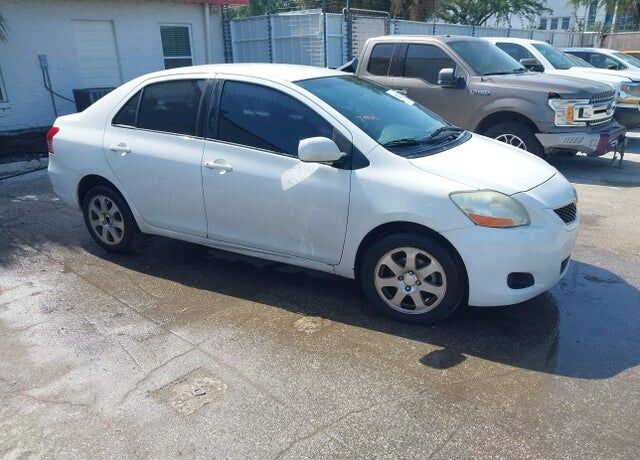 2011 TOYOTA Yaris