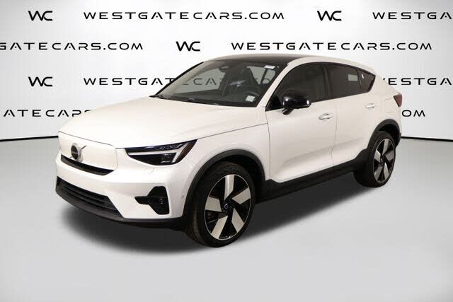 2023 VOLVO C40