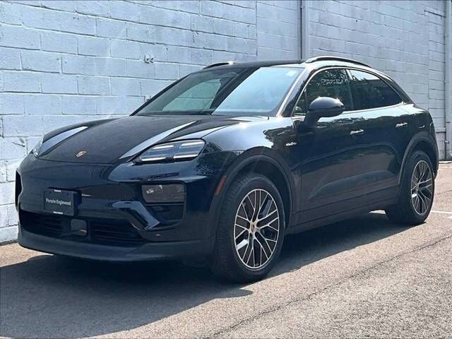 2025 PORSCHE Macan