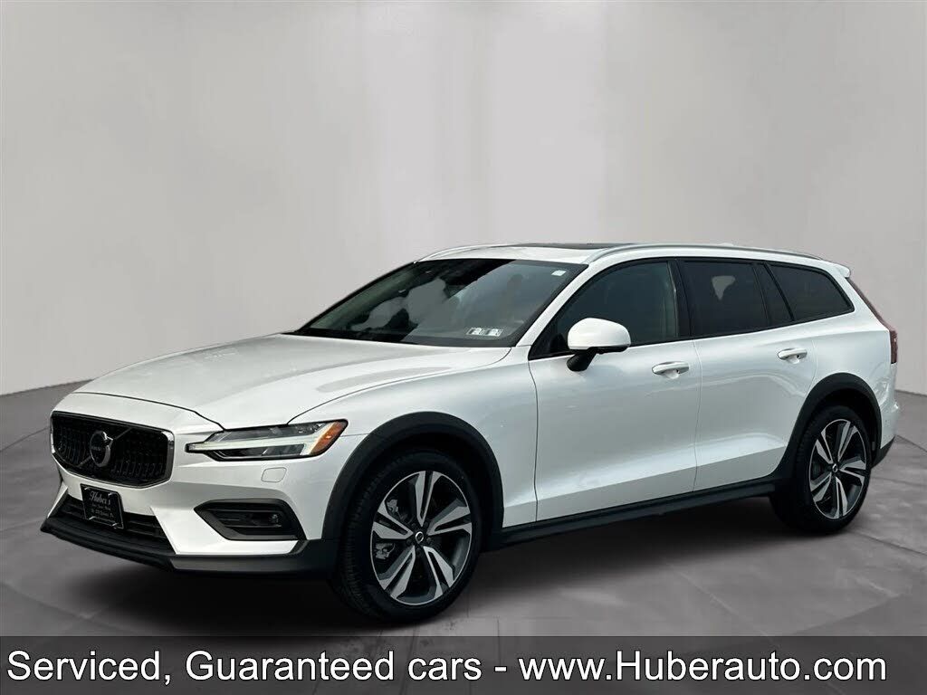 2023 VOLVO V60CC