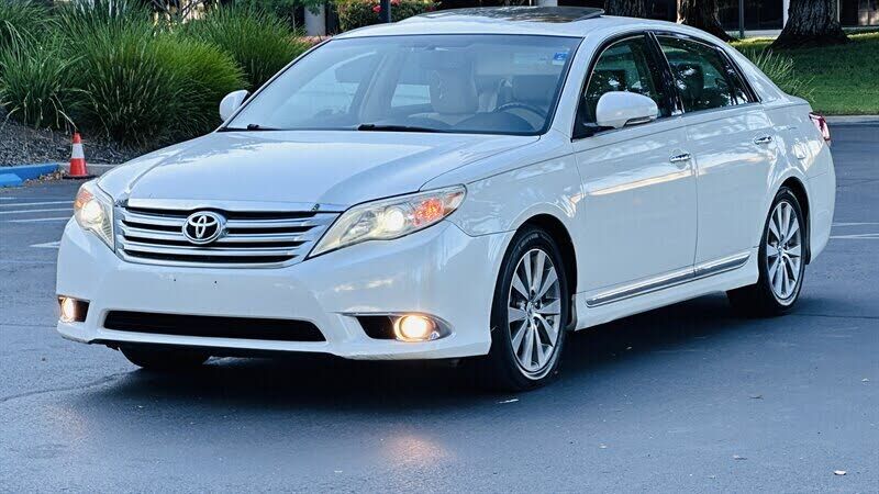 2011 TOYOTA Avalon
