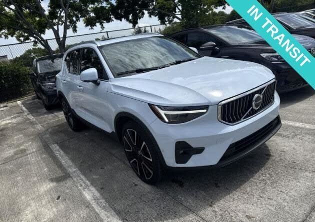2024 VOLVO XC40