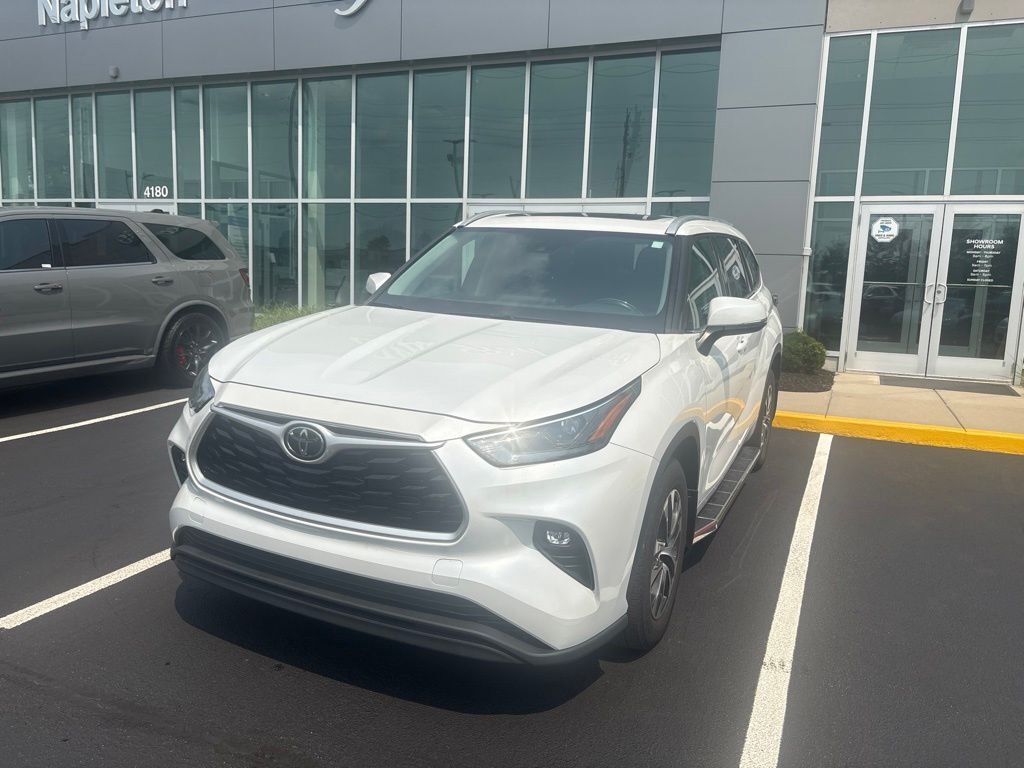 2022 TOYOTA Highlander