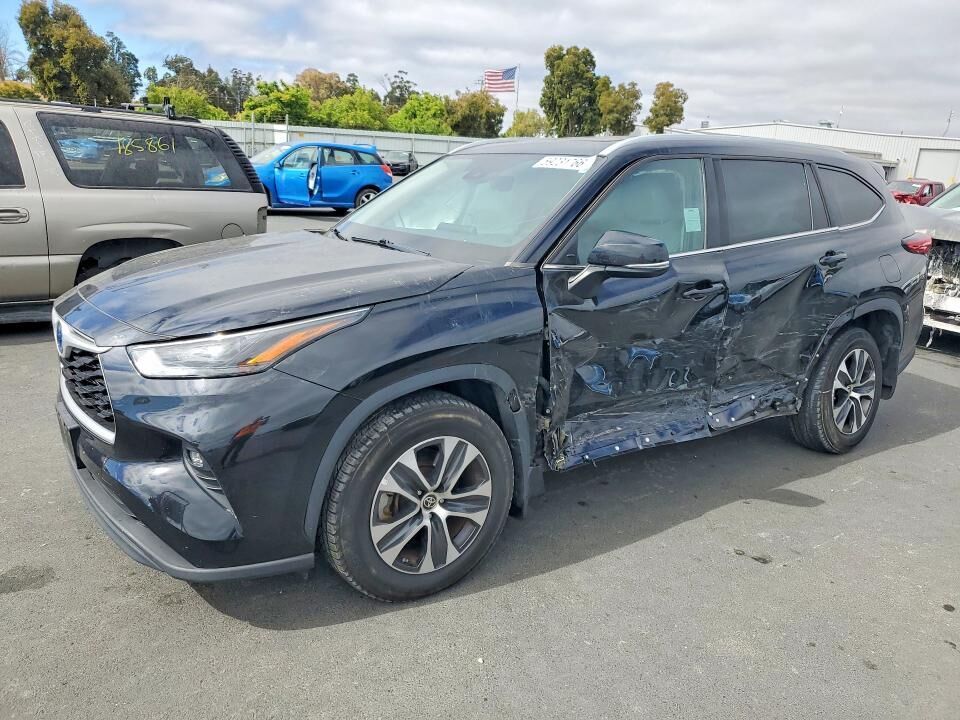 2022 TOYOTA Highlander