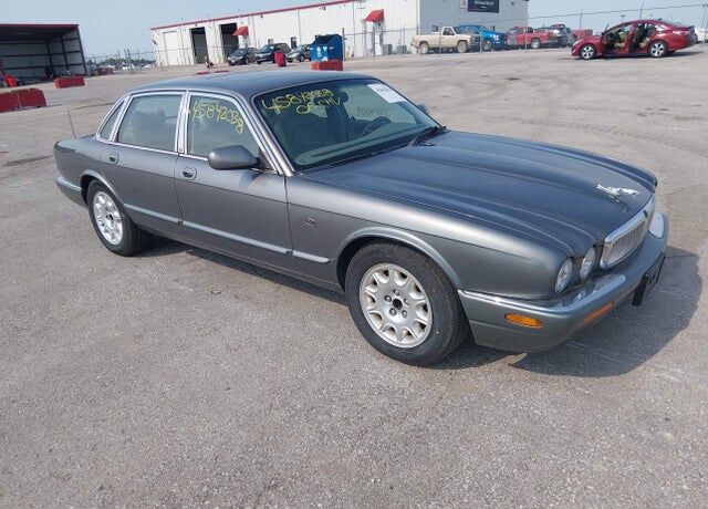 2002 JAGUAR XJ8
