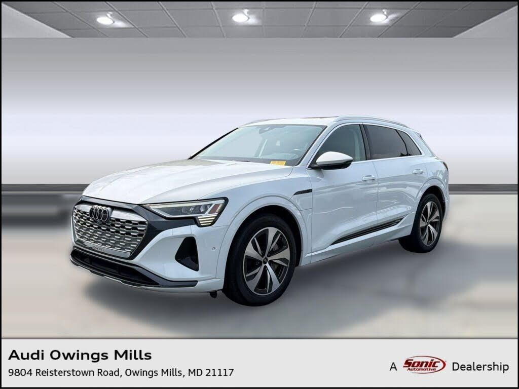 2024 AUDI Q8
