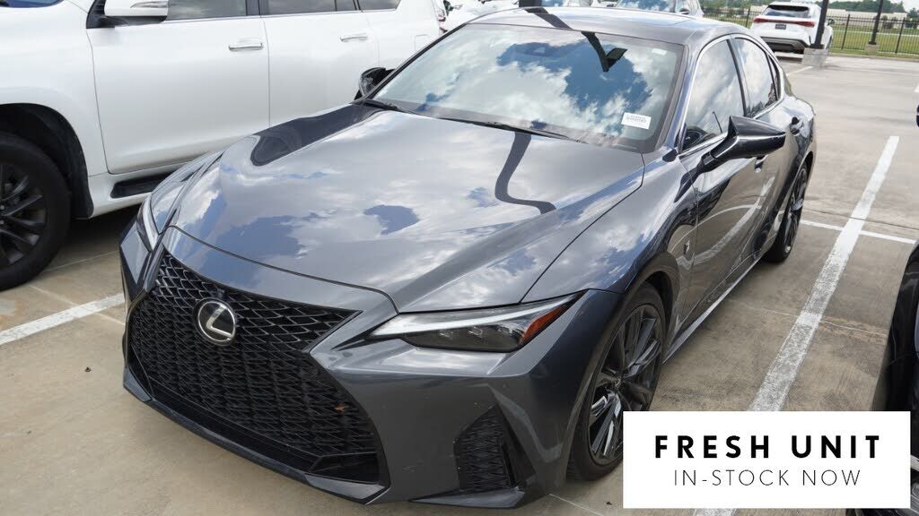 2022 LEXUS IS