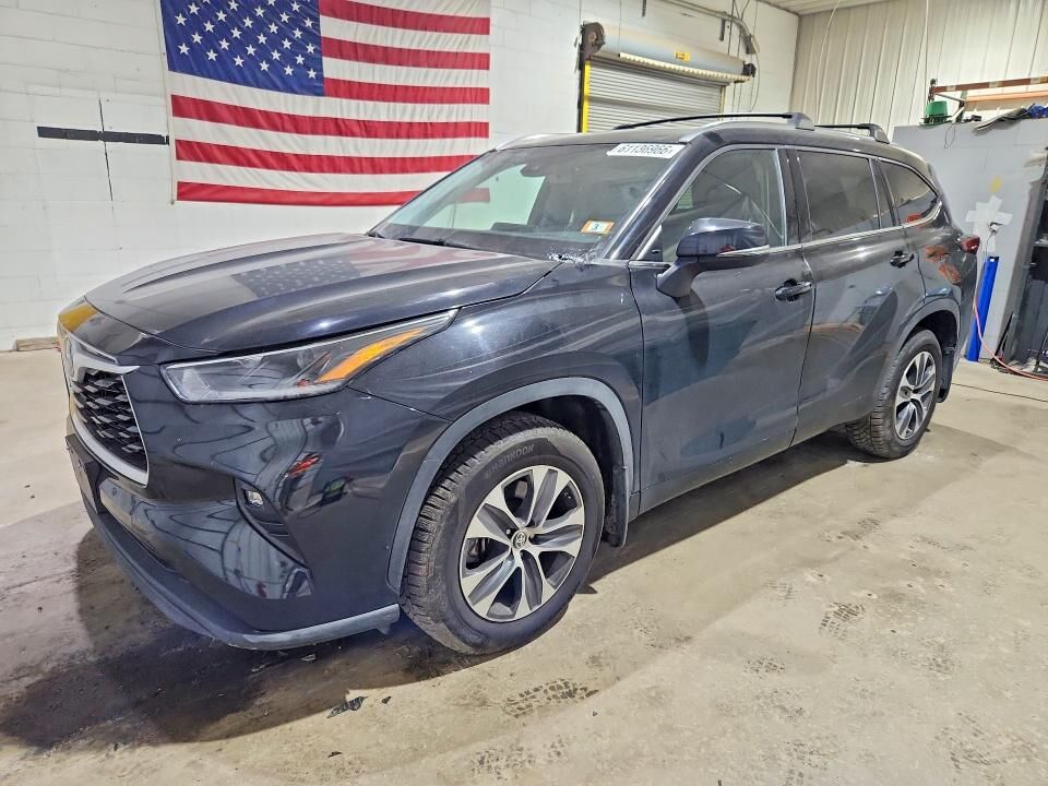 2021 TOYOTA Highlander
