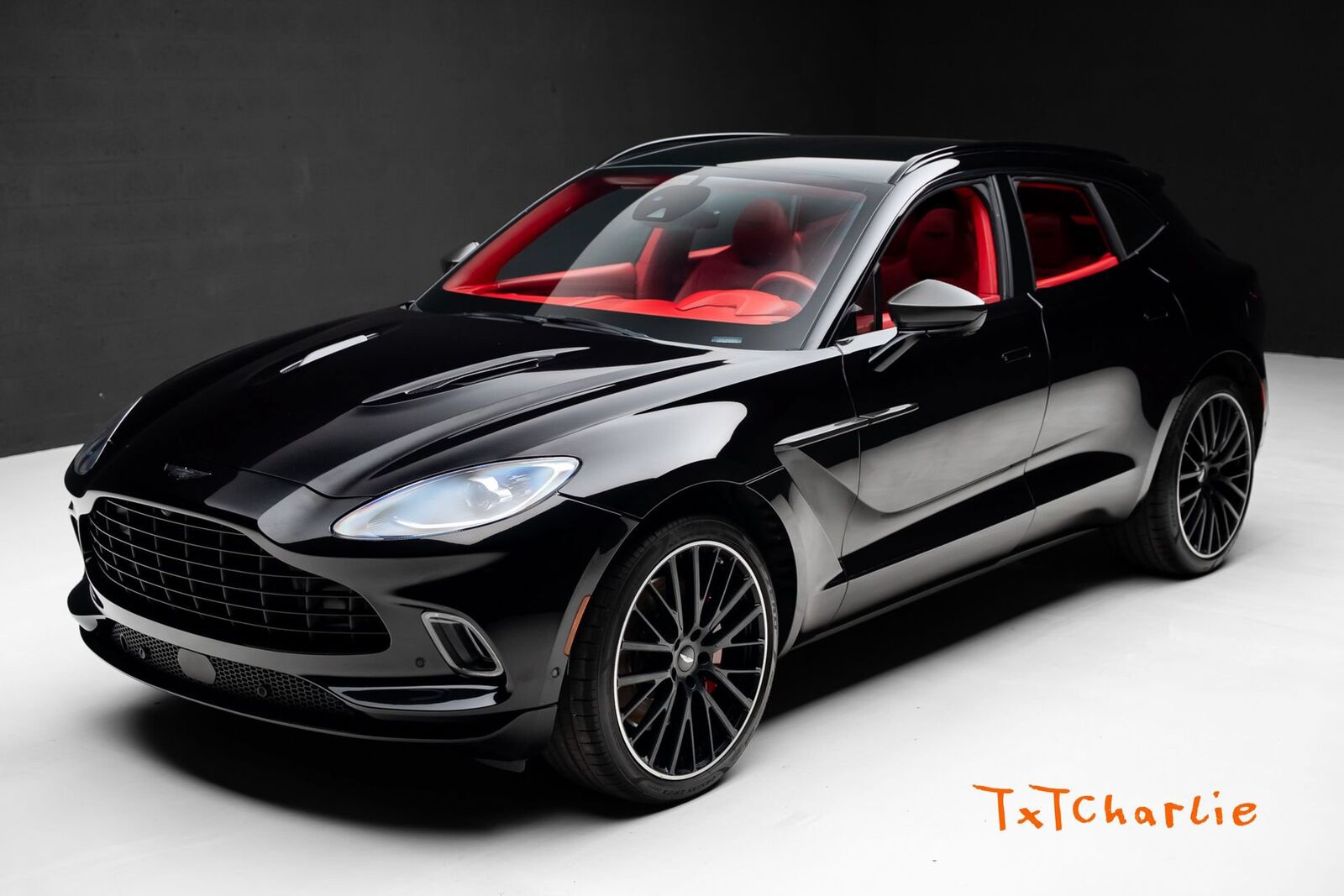 2022 ASTON MARTIN DBX