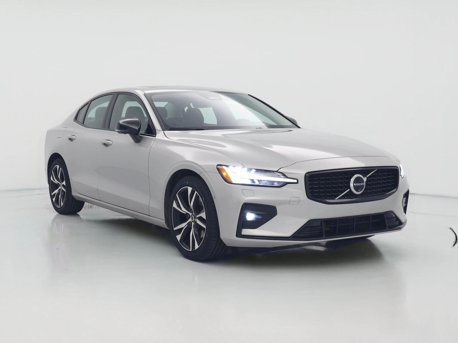 2024 VOLVO S60