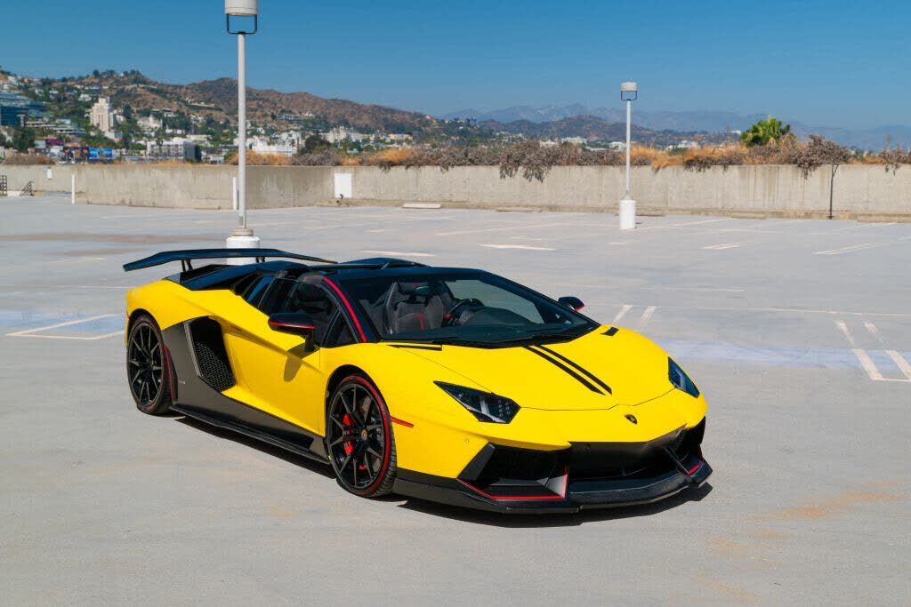 2016 LAMBORGHINI Aventador