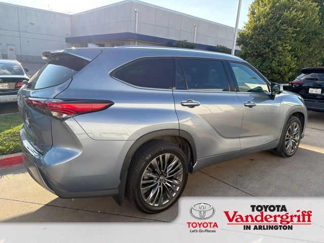 2022 TOYOTA Highlander